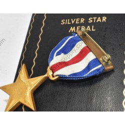 Silver Star medal set in coffin case  - 2